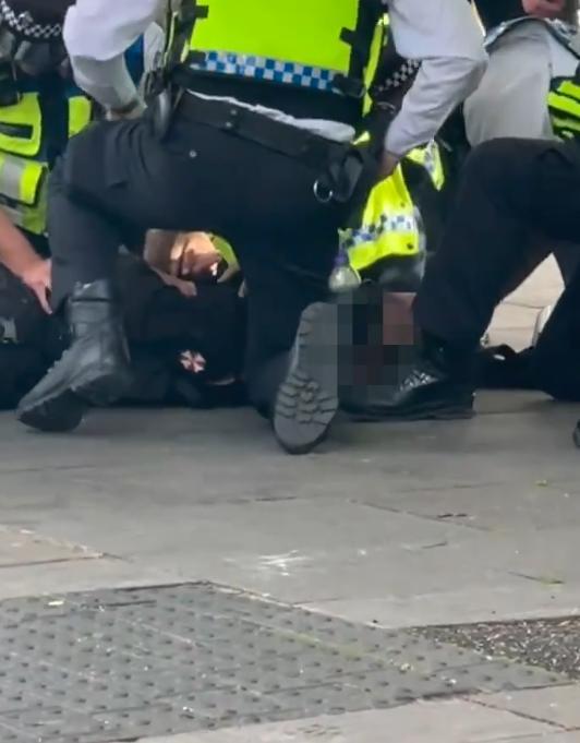 kaiyun app-太阳报：切尔西赛后一名16岁少年因疑似持枪被警方制服