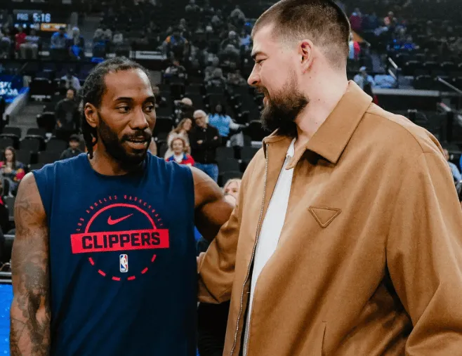 开云体育博彩-快船半场63-51领先步行者，伦纳德20分&amp;amp;西亚卡姆21分